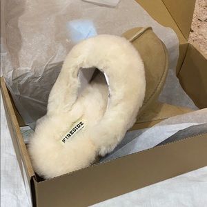 Brand new  slippers Fireside by Dearfoams
